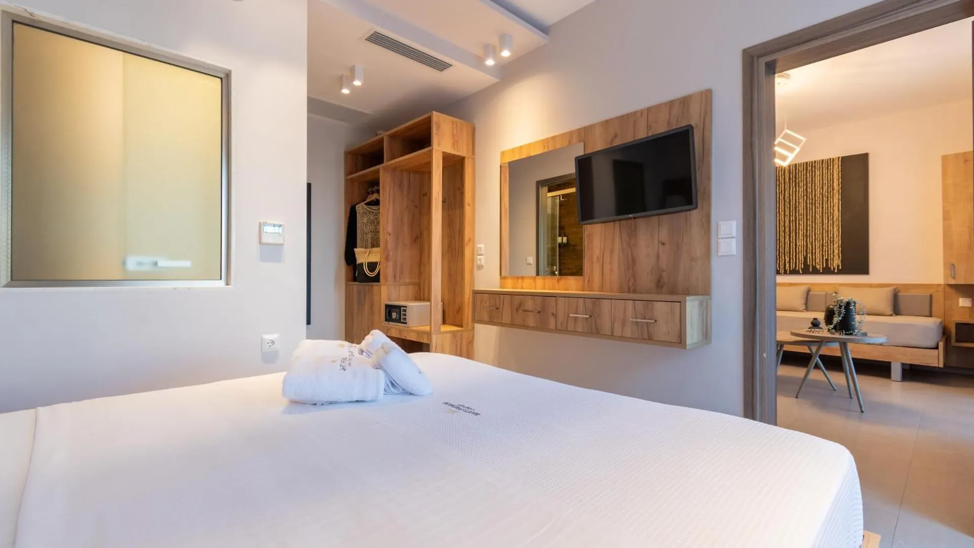 Sarti Premium Suites 0*,
