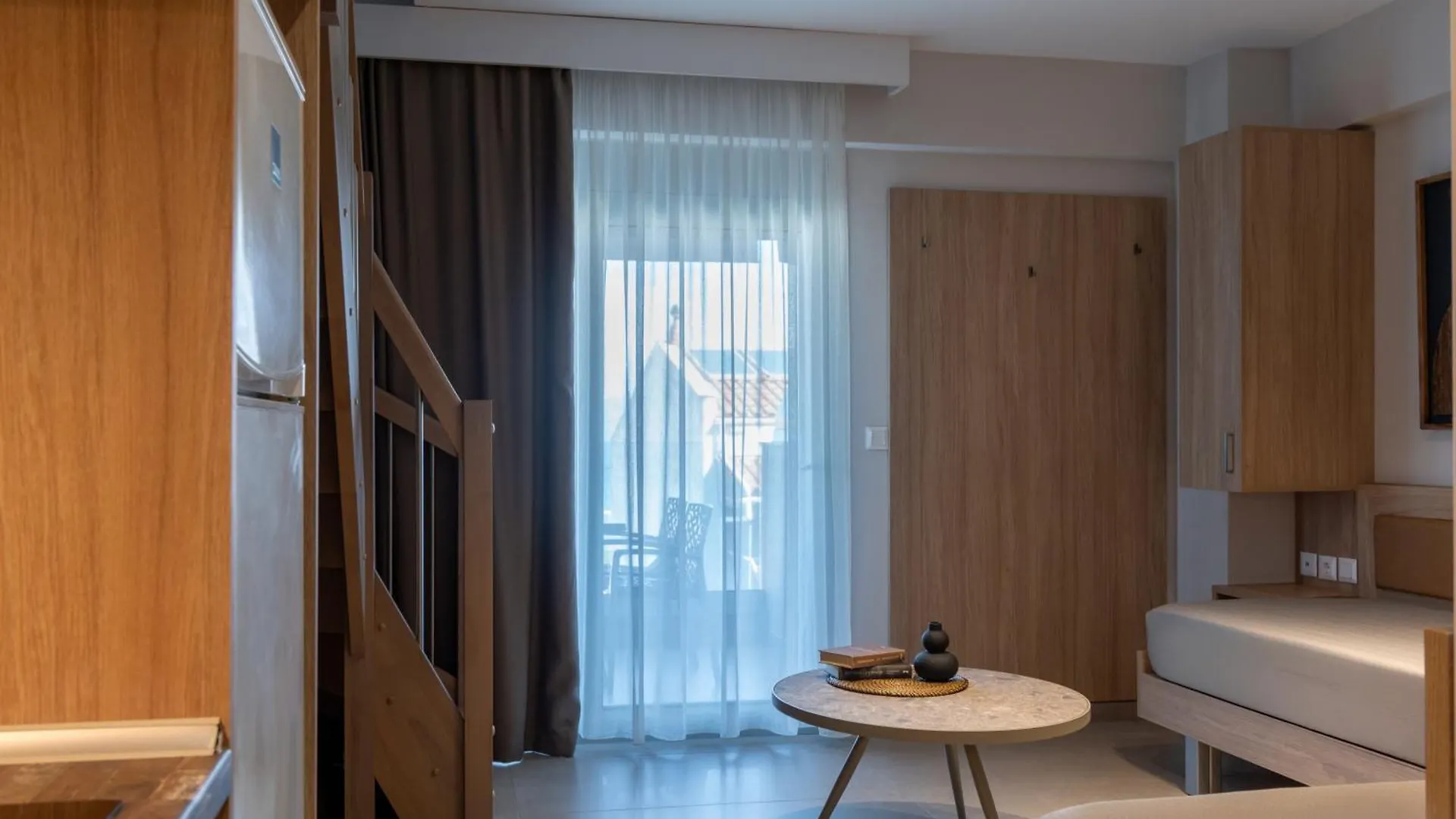 Sarti Premium Suites 0*,